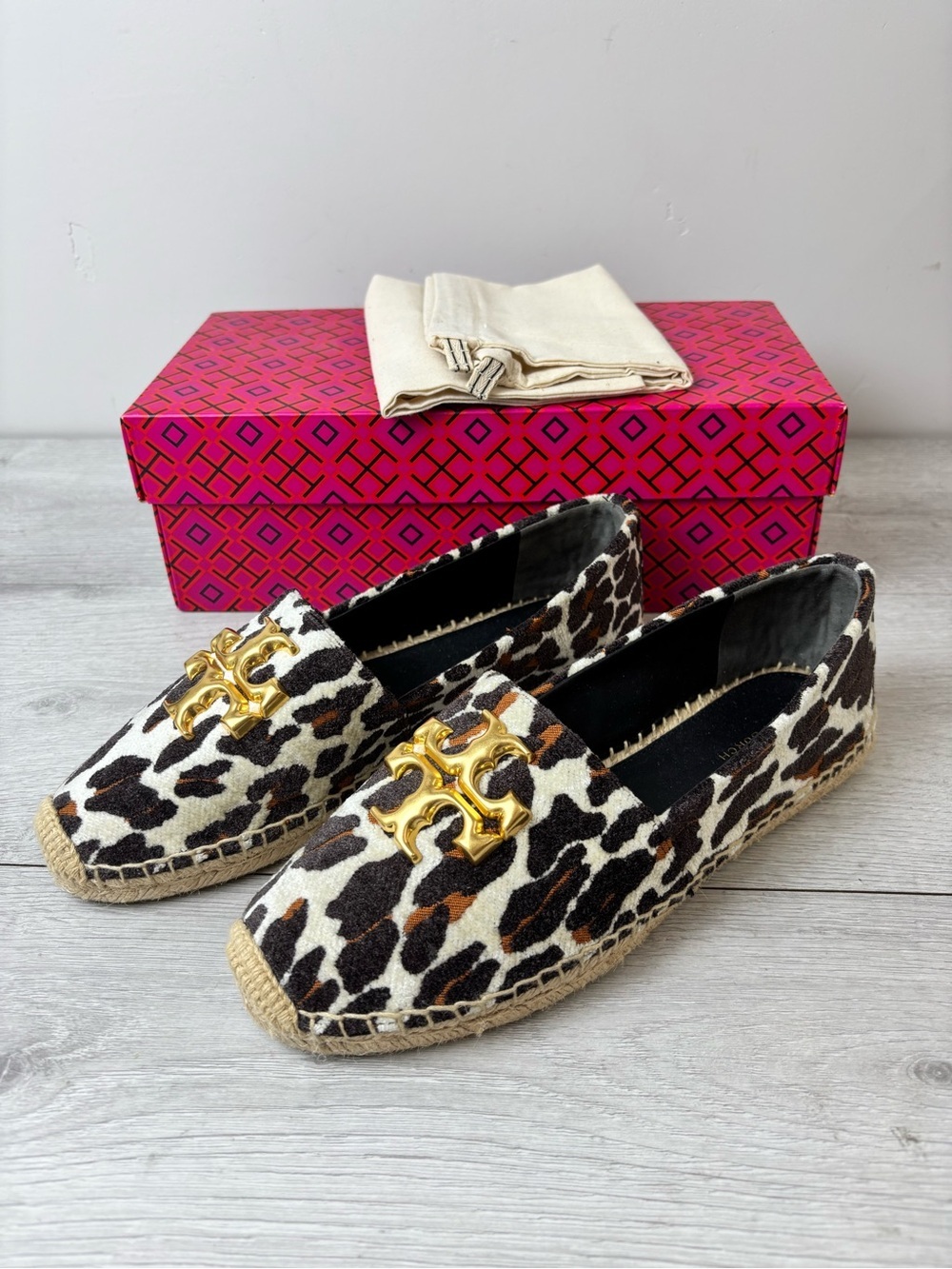 Tory Burch Eleanor Leopard Print Velvet Espadrilles Gold Logo Size 8.5 NIB